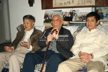 三位“国宝级”专家(自左至右):罗哲文、郑孝燮、朱炳仁