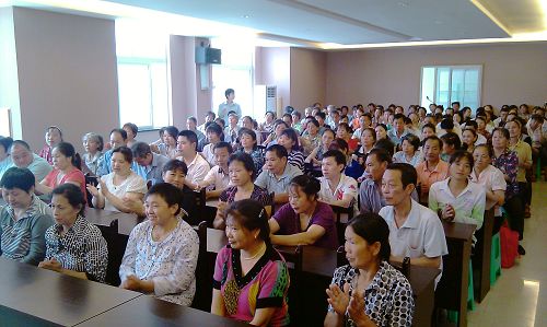 重庆:4050后人员进行园林绿化技能培训_培训