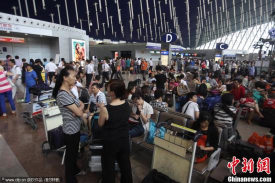杭州机场因海葵关闭将近7小时 杭沪京高铁停运
