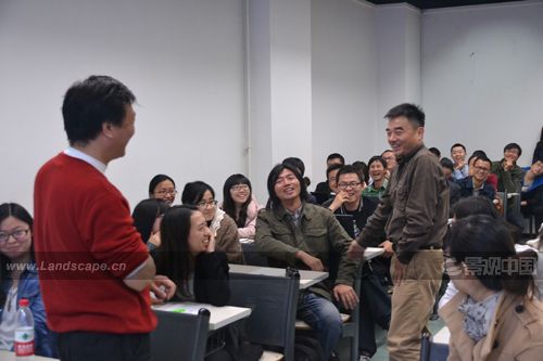 俞孔坚和杨锐解答学生提出的问题