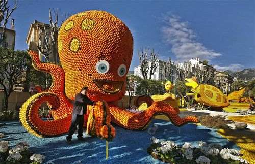 法国芒通柠檬节上的雕塑作品