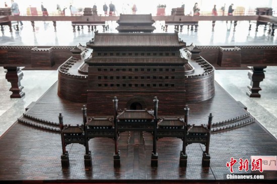 九城宫阙 首都博物馆 京城全图 紫檀组雕