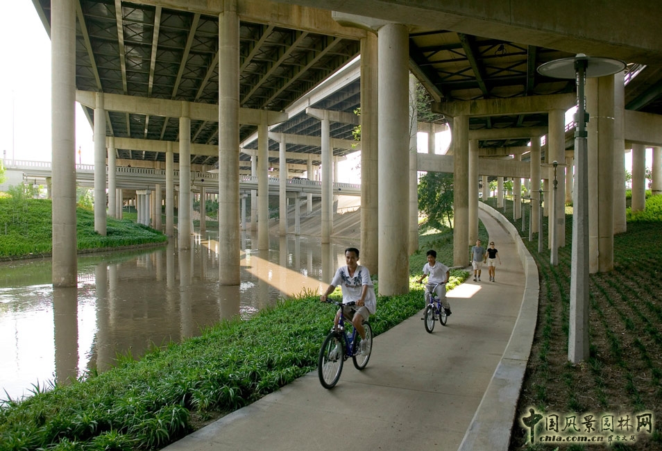 SWA作品：美国休斯敦市布法罗河滨漫步公园景观设计