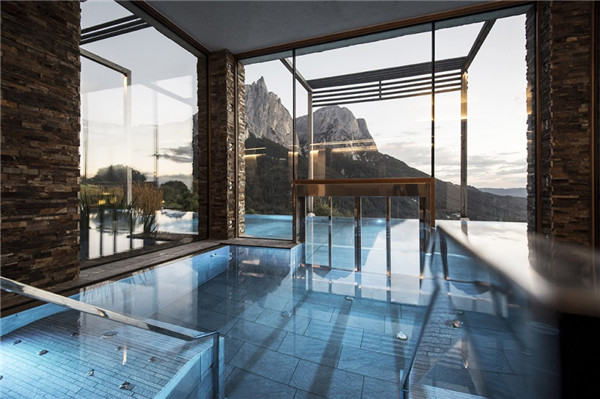 阿尔卑斯高原“湖泊”酒店