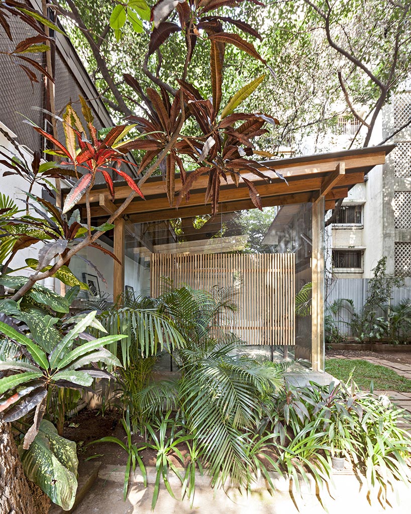 孟买热带环境下的禅意凉亭