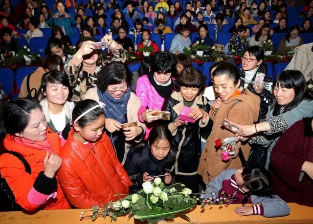 比利时花艺大师在浙江海宁市举办插花讲座