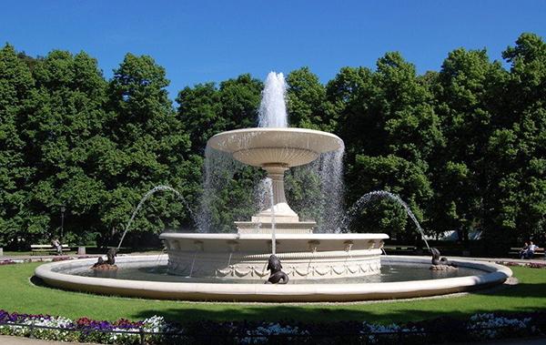 别墅园林的喷泉设计圆你与聚财聚气的要求