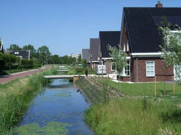 荷兰小镇的趣味开放空间