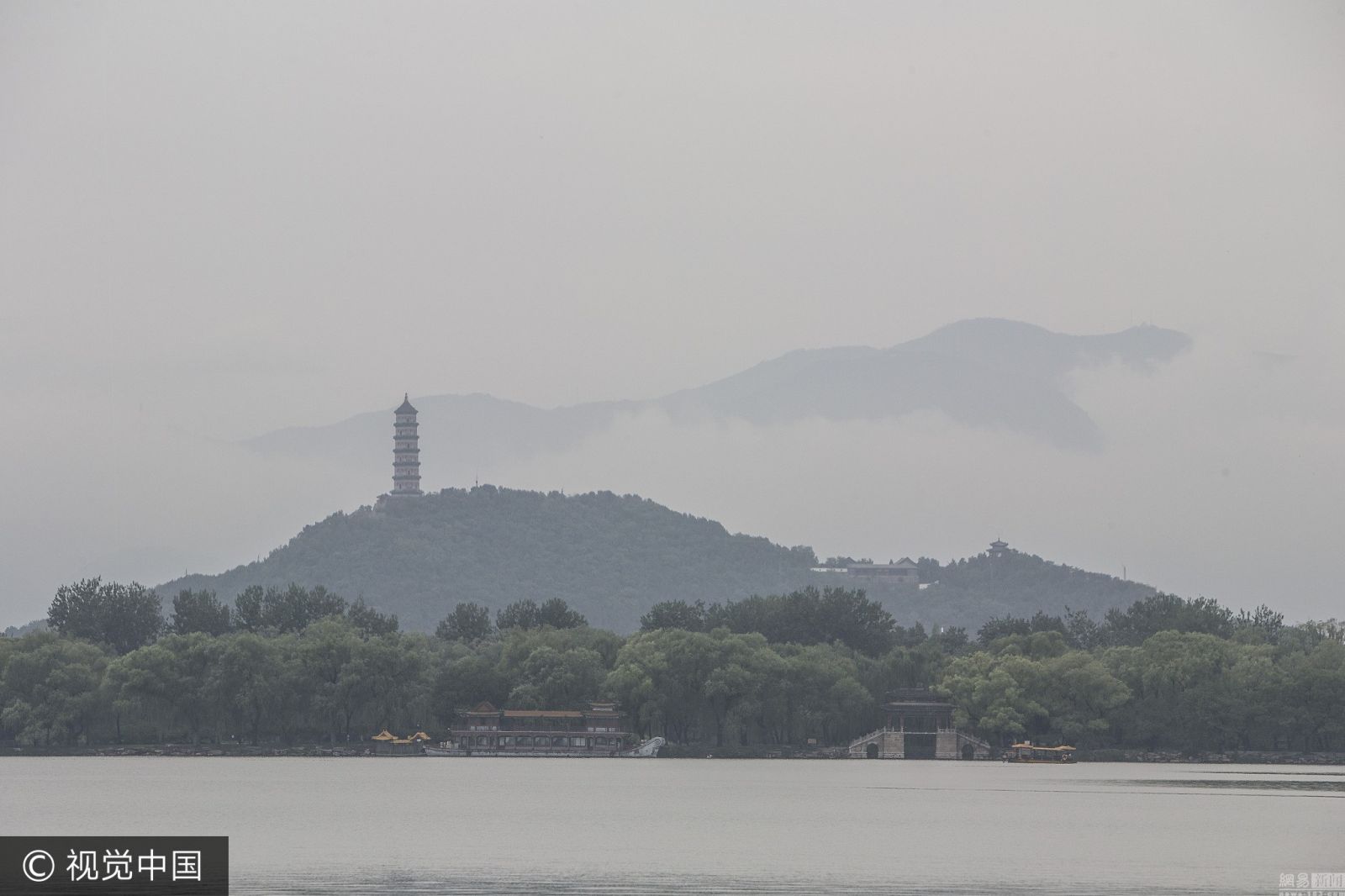 北京雨后云雾缭绕西山 皇家园林宛如水墨图 