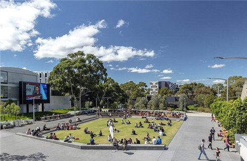 澳大利亚莫纳什大学里充满活力的开放空间