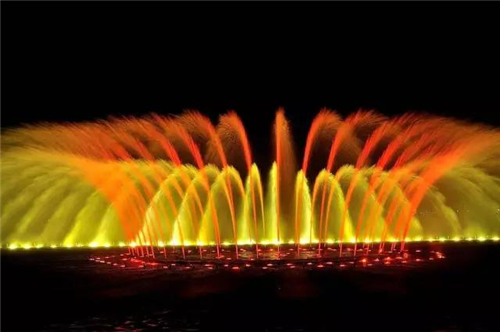 后官湖湿地公园里世界顶级的灯光音乐喷泉