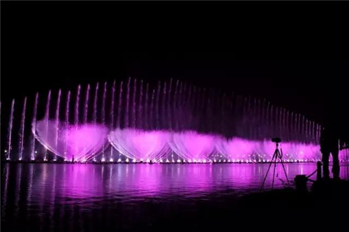 后官湖湿地公园里世界顶级的灯光音乐喷泉