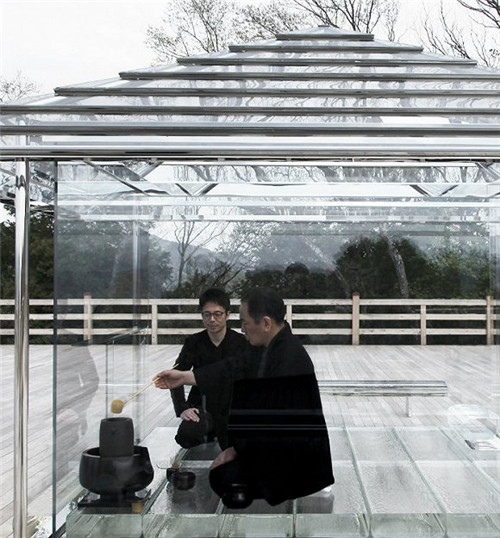 这间几乎纯玻璃制的日式茶室即将环游世界