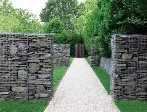 一面石头墙，美了一个院子