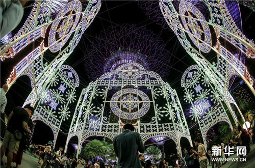 新加坡举办圣诞雕塑灯光展（组图）
