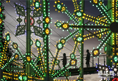 新加坡举办圣诞雕塑灯光展（组图）