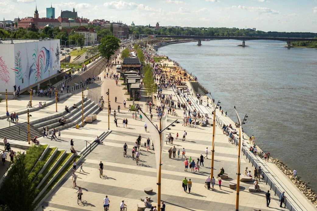 连续的带状空间：华沙维斯瓦河滨河景观大道