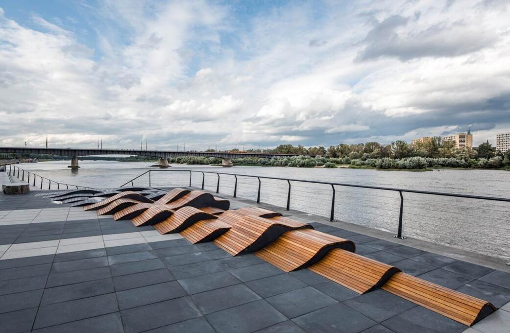 连续的带状空间：华沙维斯瓦河滨河景观大道