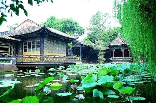中国古典园林在现代中国式楼盘中的呈现