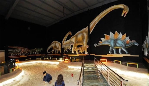 来二连恐龙遗址公园一起研究古生物吧!