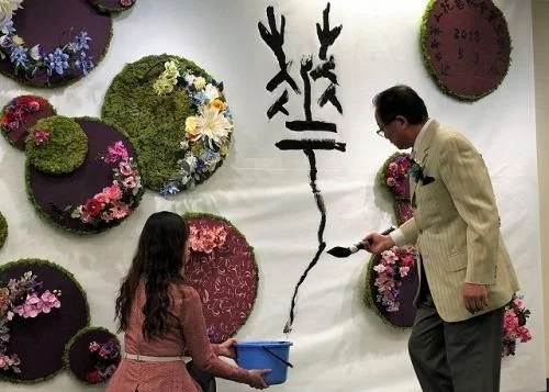 全日本华人花艺协会举办花展 
