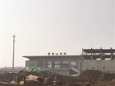南京两火车站建成8年未启用 拷问城市规划