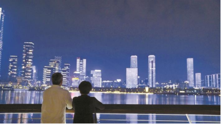 深圳“城市逐光者”讲述灯光秀背后的故事