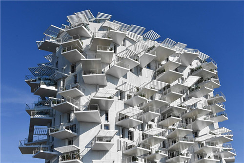 日法建筑师联合设计不规则住宅 外观清奇独特