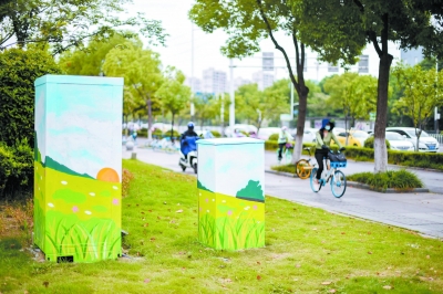 南京艺术学院师生让彩绘变电箱成街角风景