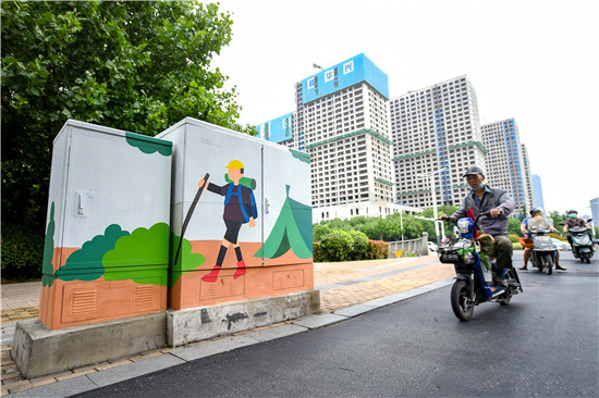 南京艺术学院师生让彩绘变电箱成街角风景