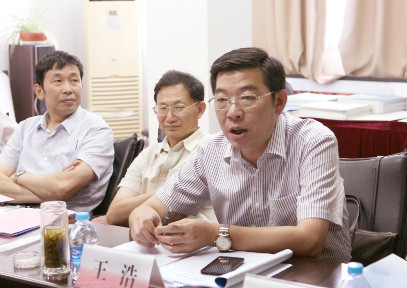 图片说明：评审专家组组长王浩教授宣布评审结果并给予高度评价