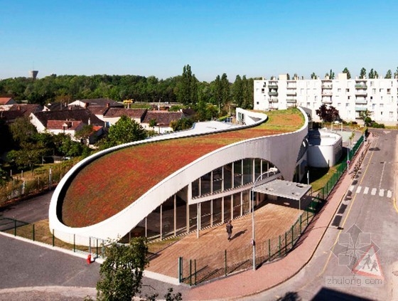 法国蒙达尼珍•幕琳学校曲型绿顶