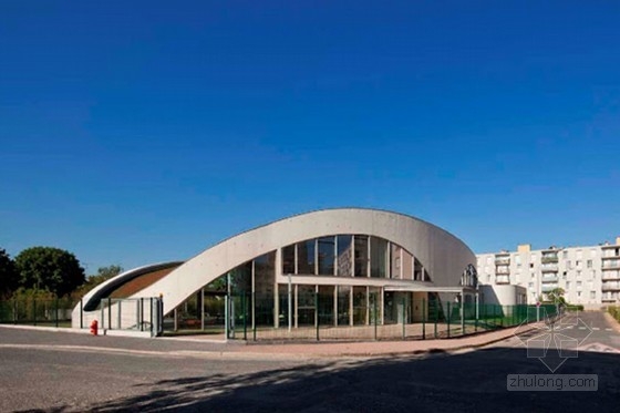 法国蒙达尼珍•幕琳学校曲型绿顶